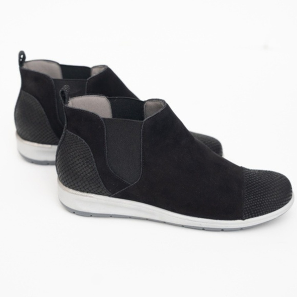 Walking Cradles Osmond Black Leather Bootie‎ Size 7.5